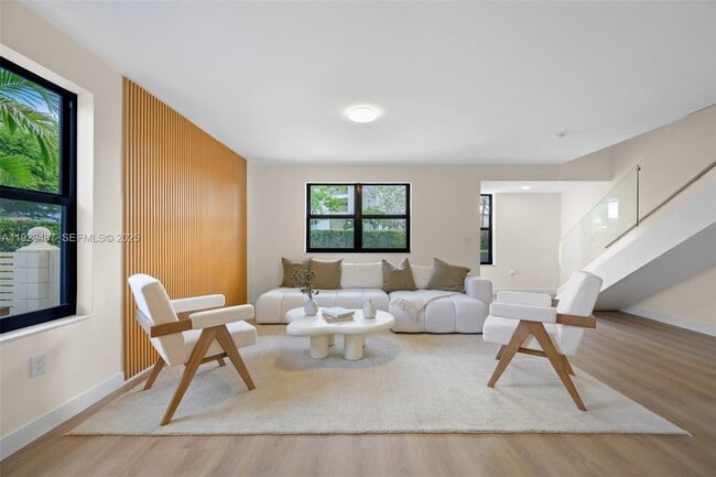 Photo - 7994 Crespi Blvd