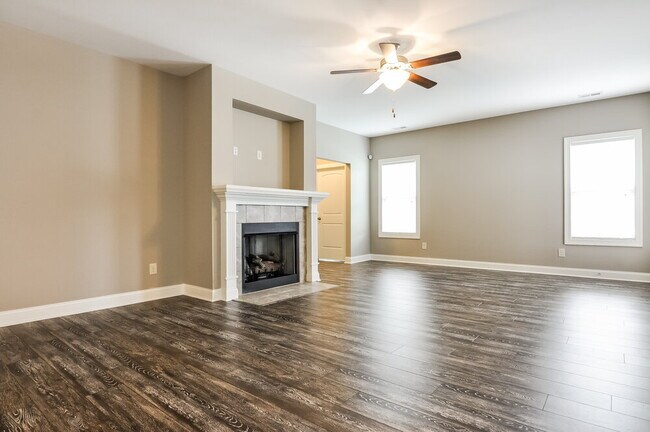 Photo - 464 Airedale Trail