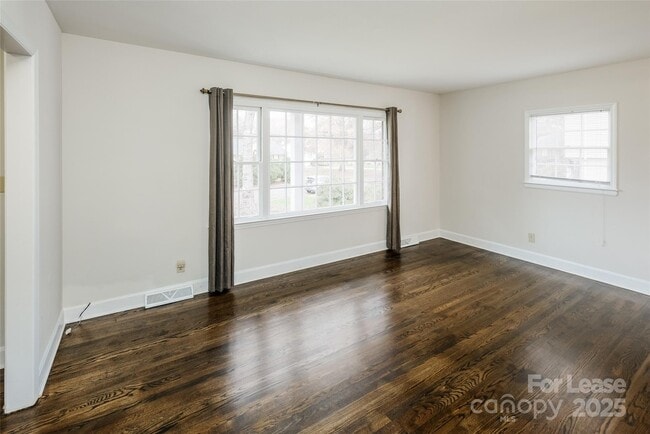 Photo - 7029 Yorktowne Dr