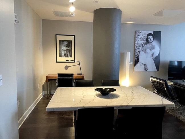 Photo - 256 E Main St Unidad ID1265076P