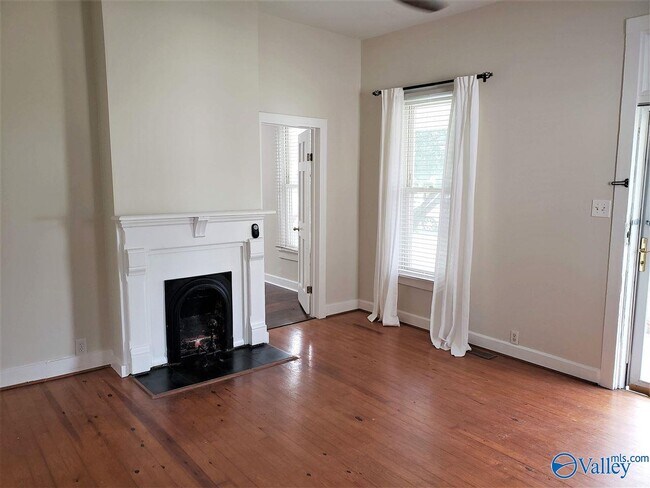Photo - 805 Stevens Ave NE