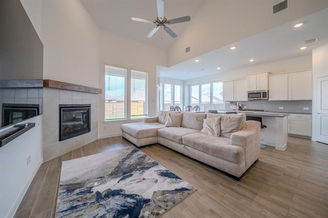 Photo - 3617 Swan Shadow