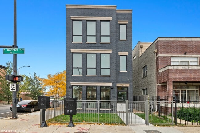 Photo - 2801 W Warren Blvd Unidad 1 Rental