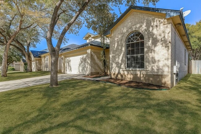 Building Photo - 2016 Ravenscroft Dr Rental