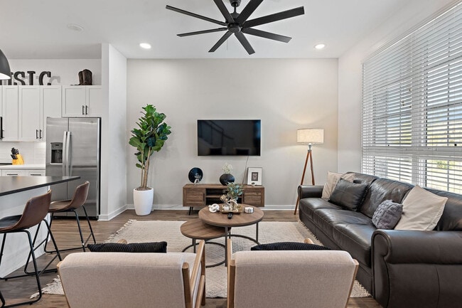 Photo - 738 Douglas Ave Unidad ID1051756P