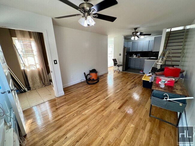Photo - 2BR 2BA Sunny Bedstuy Duplex w/ Backyard By Herbert Von King Park Unidad 1