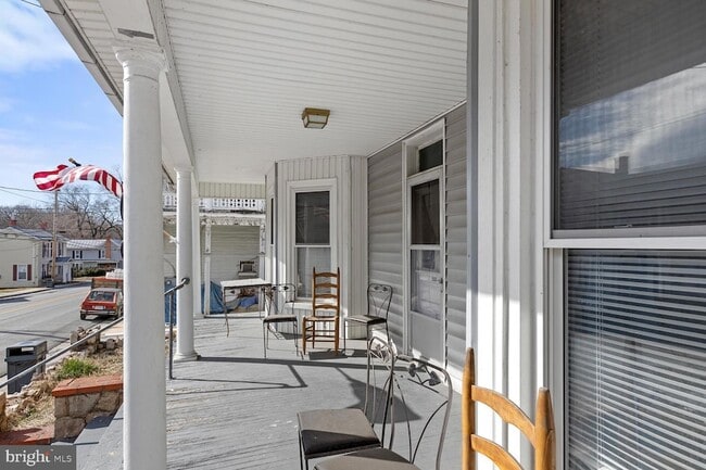 Photo - 106 N Main St