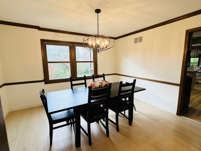 Photo - 817 Huntleigh Dr