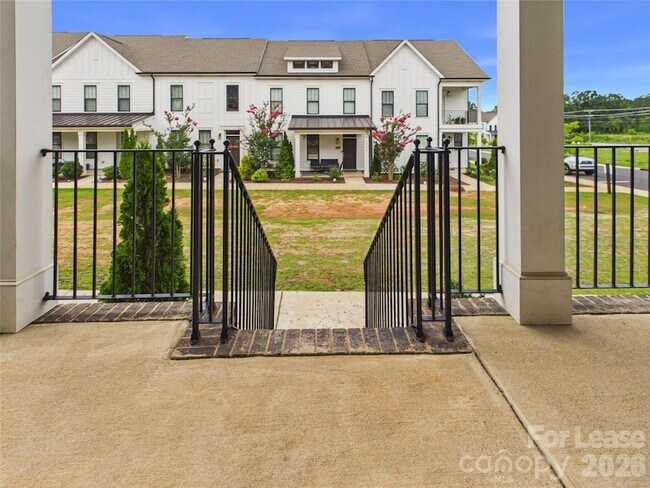 10163 Meeting House Dr NW