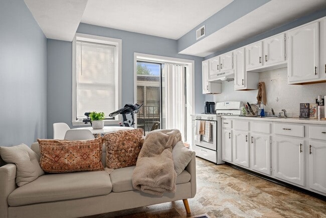 Photo - 141 Emerson St Unit 2