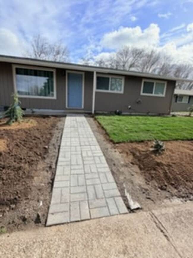 Photo - Beautifully Remodeled 4-Bedroom Home Backing to Park – Desirable Keizer Neighborhood