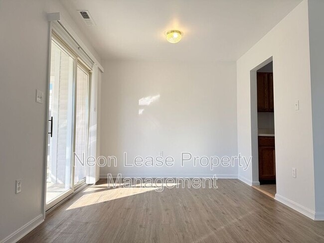 Photo - 400 Franklin St