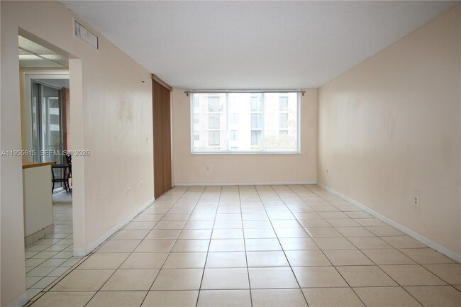 Building Photo - 17890 W Dixie Hwy Unit 519