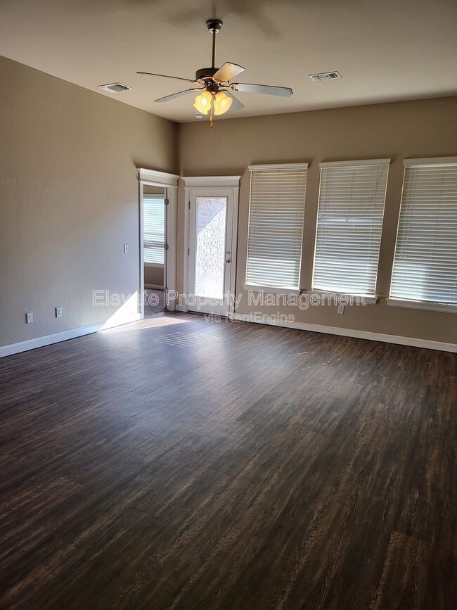 Photo - 2214 Kintyre Rd