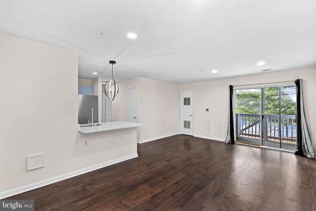 Photo - 673 Constellation Square SE