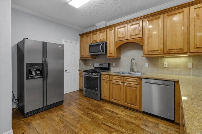 Photo - 341 W 23rd St