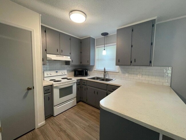 Photo - 122 Hillwood Dr