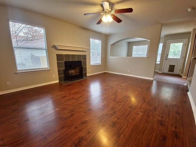 Photo - 107 Orange Tree Ln