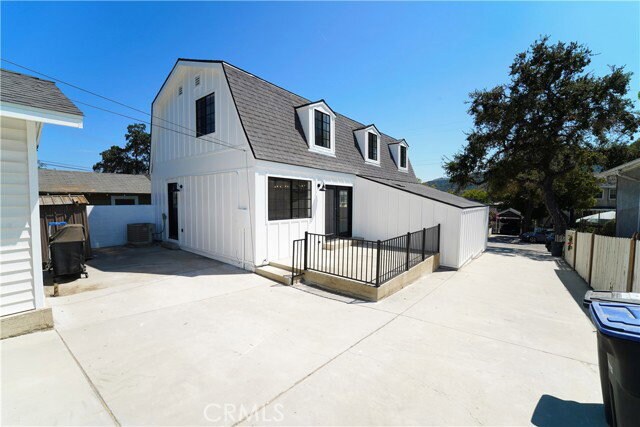 Photo - 2615 Manhattan Ave