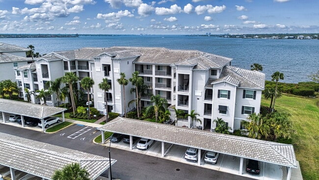 Building Photo - Riverfront Condo - 2 bed - 2 bath for rent Unit 106