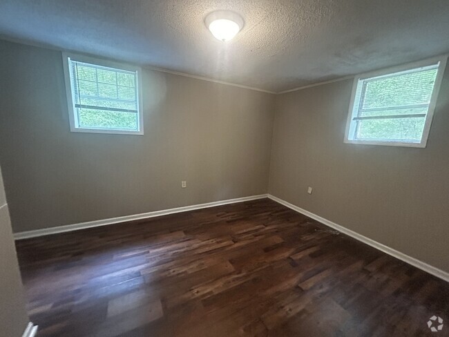 Building Photo - 3 Oakridge Dr Unit Apt B