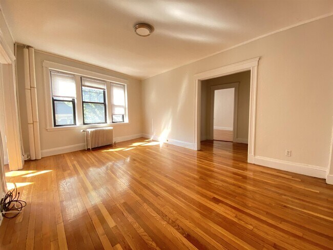 Building Photo - 1580 Massachusetts Ave Unit 2A Rental
