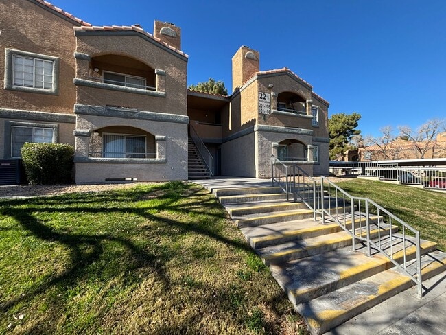 Building Photo - Gorgeous 1Bed/1Bath Fully Furnished 1st Floor Condo located in NW Las Vegas gated Community!