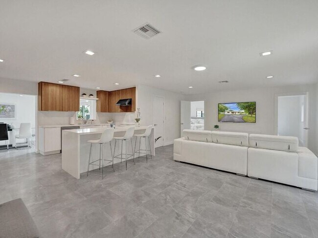 Photo - 260 NW 36th St