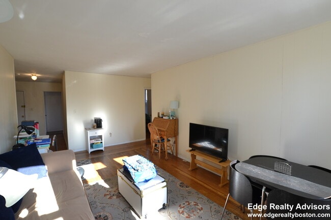 Photo - 1999 Commonwealth Ave Unidad 1