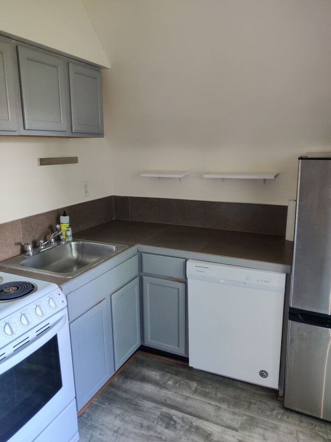 Building Photo - 125 Roup Ave Unit Apt. 3