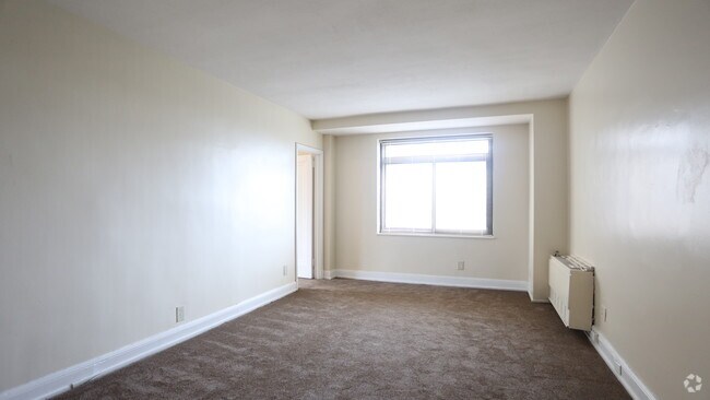 Living Room - 2BR, 2BA - 1,200 SF - 610-ROYAL YORK APARTMENTS, LLC