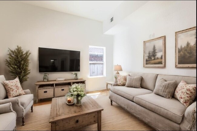 Photo - 408 Armstrong St