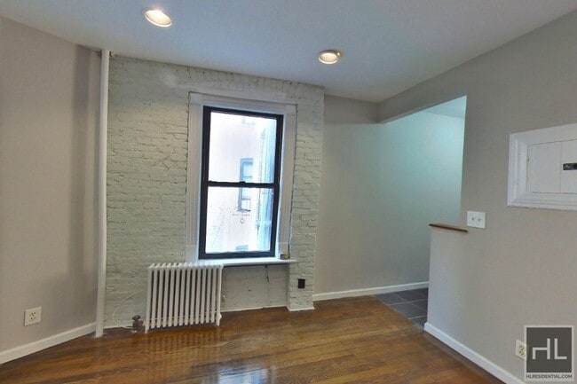 Photo - East 13th Street Unidad 5A