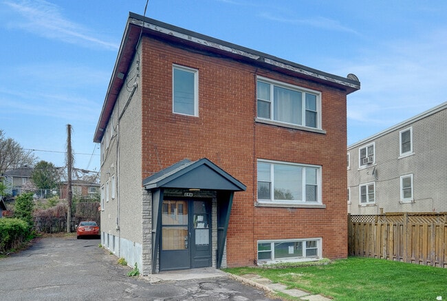 Building Photo - 246 Ste-Anne Av Unit One