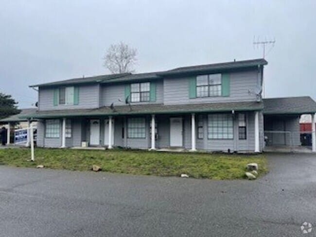 Building Photo - Nice 3 Bedroom 1 1/2 Bath Townhouse in Tac...