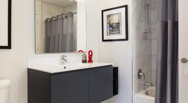 Photo - 802 N LaSalle St