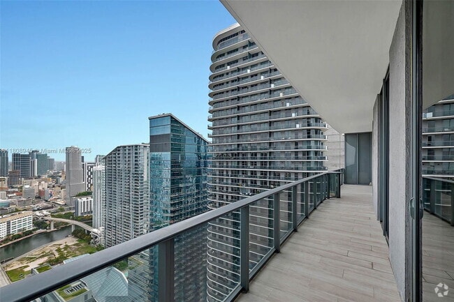 Building Photo - 45 SW 9th St Rental