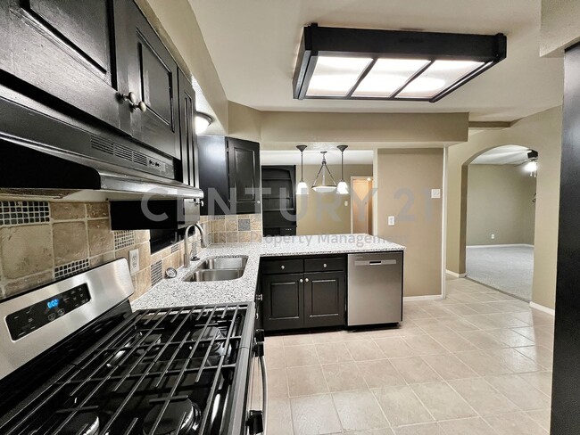 Photo - Delightful 3/2/2 in Established Grand Prai...