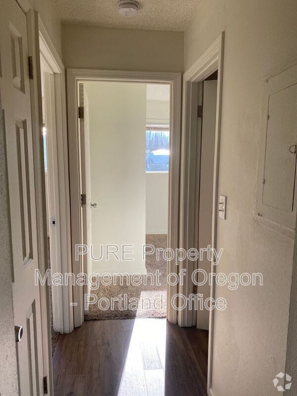 Building Photo - 760 Plymouth Dr NE Rental