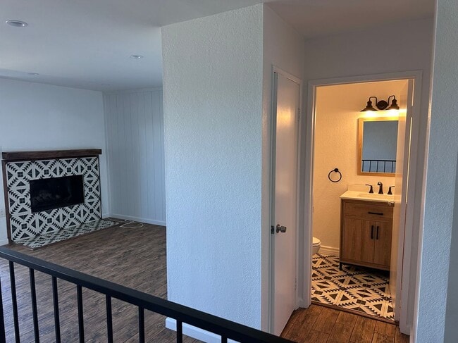 Photo - 2503 E 21st St Unidad 108