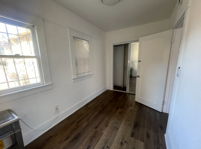 Photo - 1625 W 55th St Unidad 1/2