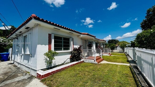 Building Photo - 3667 NW 5th St Unit 3667