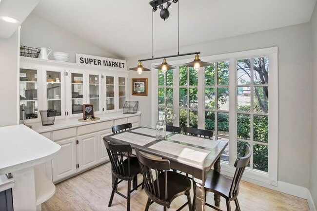 Photo - Garfield House: Fully Furnished House, Lar...