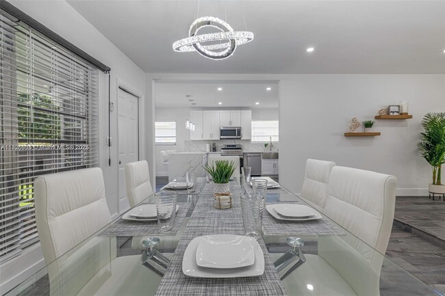 Photo - 2718 Adams St