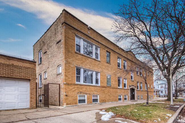 Building Photo - 3604 W Roscoe St Rental