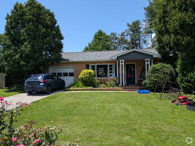 Building Photo - 1240 Pinebrook Cir Rental