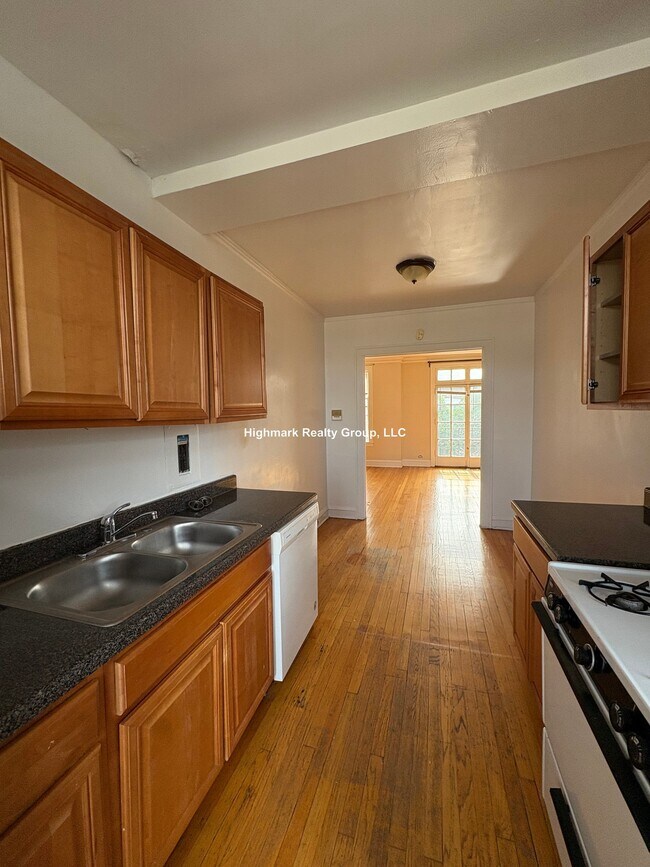 Photo - 909 Elmwood Ave Unit NO3