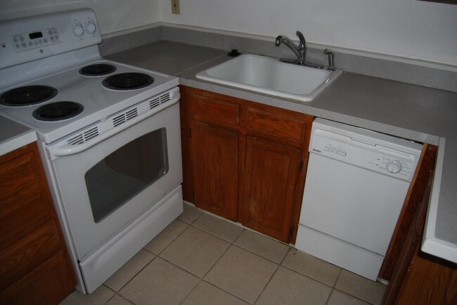 Photo - One Bedroom Apartment For Rent Near CU At Wimbelton ll Unit D5