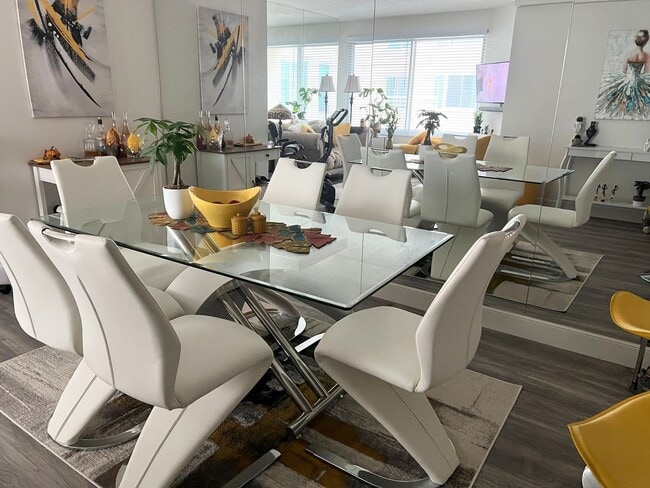 Photo - Charming 1BR/1BA Condominium in Financial ...