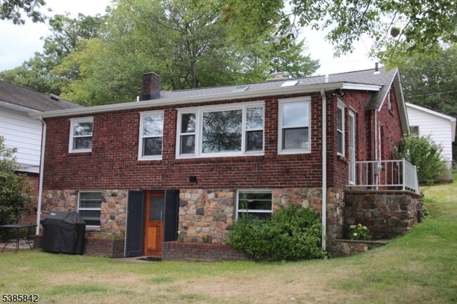 Building Photo - 36 Old Lakeside Rd S Rental